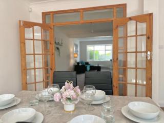 Long Term Comfort - Modern 3BR Retreat with Free Parking & WiFi - 8