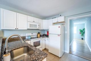 Modern 4BR Ocean Block Apt Walk to the Beach - Ocean City - 8