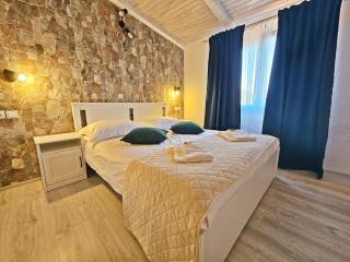 Flamingo - House with private pool - Gornji Seget - 1