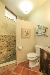 Charming 1 Bedroom Bougainvillea Suite - 3