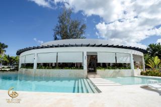 Golden Penthouse by Amar'e - 8