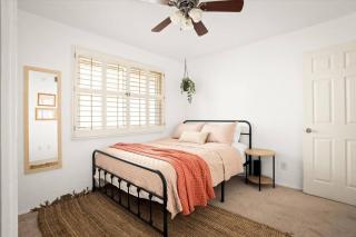 Phoenix Getaway, Poolside Oasis, & Tesla Charger - Phoenix - 5