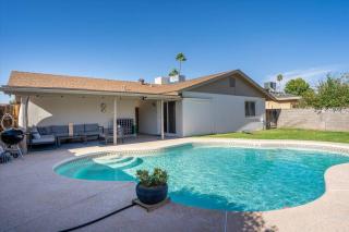 Phoenix Getaway, Poolside Oasis, & Tesla Charger - Phoenix - 4