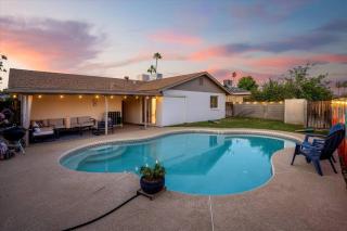 Phoenix Getaway, Poolside Oasis, & Tesla Charger - Phoenix - 3
