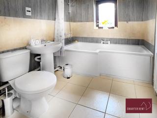 Hitchin - St Anne's - 2 bed coach house & Parking - London Colney - 3