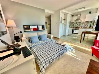 SAWA 4 metro fast WiFi 1 Gbs 70TV Netflix HBO Disney - Warsaw - 6