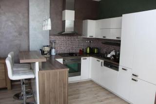 Glamorous Jacuzzi Loft Apartment with Roof Terrace - Košice - 5