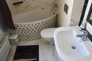 Glamorous Jacuzzi Loft Apartment with Roof Terrace - Košice - 2