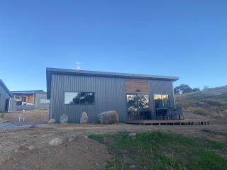 Hygge Eco Cabins Beautiful New Cabins with Amazing Views - Jindabyne - 8