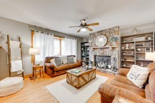 Pet-Friendly Pocono Lake Home with Private Hot Tub! - Pocono Lake - 0