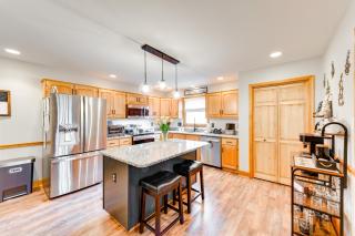 Pocono Lake House Hideaway Hot Tub and Theater Room - 9