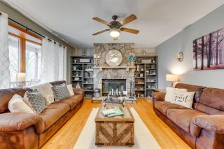 Pet-Friendly Pocono Lake Home with Private Hot Tub! - Pocono Lake - 7