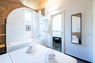 Private Jacuzzi Retreat Romantic Suite in Grosseto's Historic Center - Grosseto - 3