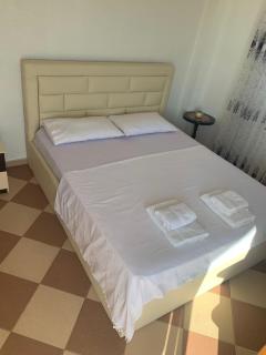 4 Bed Villa - Sleeps 9 - Pets - Garden - Parking - 3