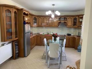 4 Bed Villa - Sleeps 9 - Pets - Garden - Parking - 2