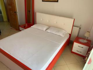 4 Bed Villa - Sleeps 9 - Pets - Garden - Parking - 6