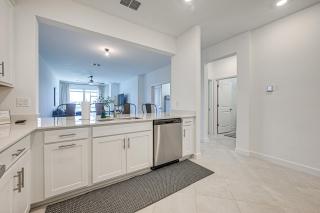 Bright Englewood Townhome with Patio - 6 Mi to Beach - Englewood - 1