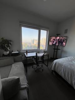 Luxury NYC Studio Getaway w/ Amazing Views - 8