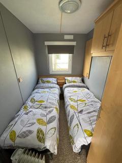 Sealands 29 - Ingoldmells, pet friendly, bed linen & close to fantasy island - Meadow Lakes Caravan & Lodge Hire - Ingoldmells - 4