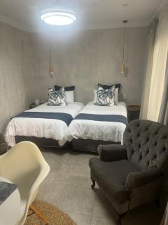 Annie’s Place Self Catering 2 - 9