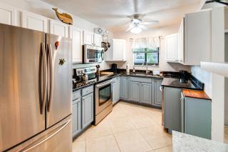 Relaxing Fort Myers Home with Screened-In Patio - Fort Myers - 4