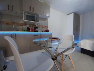 Private room send the host a message - 8