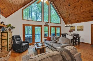 Lakefront Cabin Bordering Nat Park with Hot Tub! cabin - 4