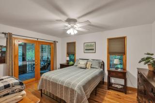 Lakefront Cabin Bordering Nat Park with Hot Tub! cabin - Turtletown - 1