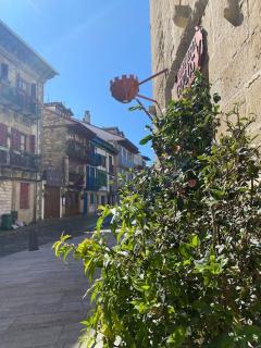Unique 4-floor Home with Sea, Mountain & Castle Views - Fontarrabie - 1