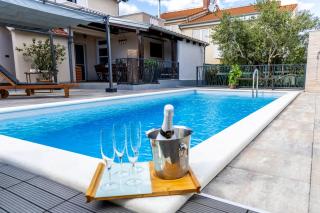 Holiday house with a swimming pool Pakostane, Biograd - 22480 - 3