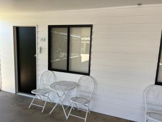 Abajaz Motel-Central-King Bed-Shaded Parking - Longreach - 7