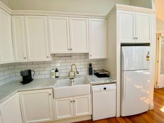 Camberwell's Lyrical Vintage Abode - 1