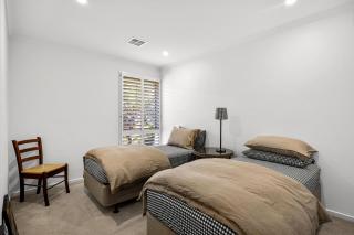 The Heights Beach House, Sorrento - 3