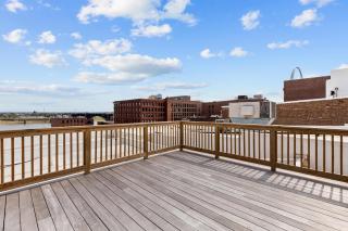 Riverfront Loft-Private Roof Deck-Parking-P204 - 1