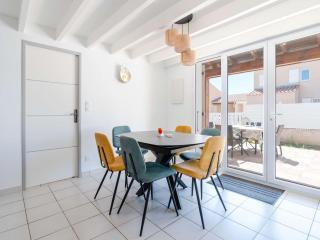 Pavillon climatisé avec piscine, terrasse, parking, et Wi-Fi à Gruissan - FR-1-409-265 - 1