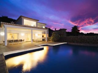 Villa con Piscina Privada y Vistas, 4 Hab, Cerca Playa, Ideal para Familias y Amigos - HISP-216-217 - Benitachell - 0