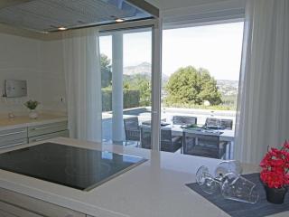 Villa con Piscina Privada y Vistas, 4 Hab, Cerca Playa, Ideal para Familias y Amigos - HISP-216-217 - Benitachell - 4