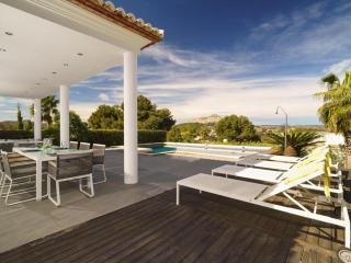 Villa con Piscina Privada y Vistas, 4 Hab, Cerca Playa, Ideal para Familias y Amigos - HISP-216-217 - Benitachell - 2