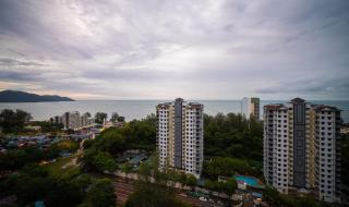 Batu Ferringhi Sea View Penthouse Resort Home - 6