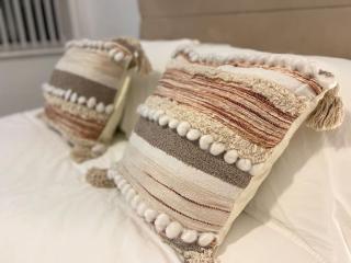 King-size bed en- suit, Luxury refurbished home - Balderton - 1