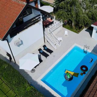 Villa Mina Kladovo, 5-Bedroom Villa with Pool for up to 12 People - Kladovo - 5