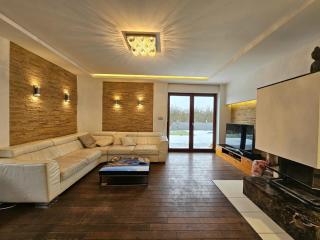 Dom z Basenem i Sauna Zewnętrzna - 5