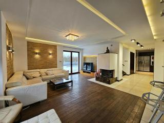 Dom z Basenem i Sauna Zewnętrzna - 0