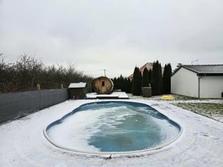Dom z Basenem i Sauna Zewnętrzna - 4