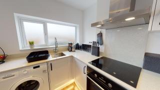 Stylish Duplex Apartment with Home Office - Newport - 7