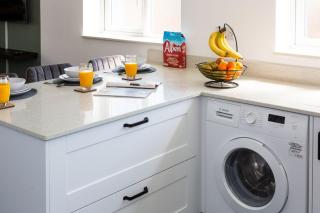 Stylish Duplex Apartment with Home Office - Newport - 5