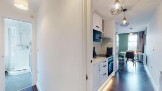Stylish Studio Apartment with Peloton - Newport - 1