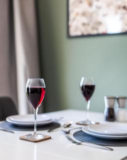 Stylish Studio Apartment with Peloton - Newport - 5