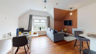 Stylish Loft Apartment with View - Newport - 8