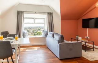 Stylish Loft Apartment with View - Newport - 0
